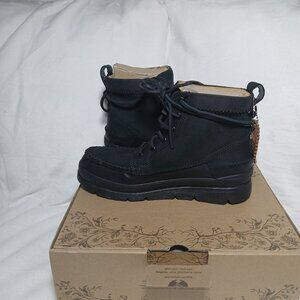 NIB!  Manitobah Mukluks Mesa Moc Toe Waterproof Leather Boot Men Size 8  Black